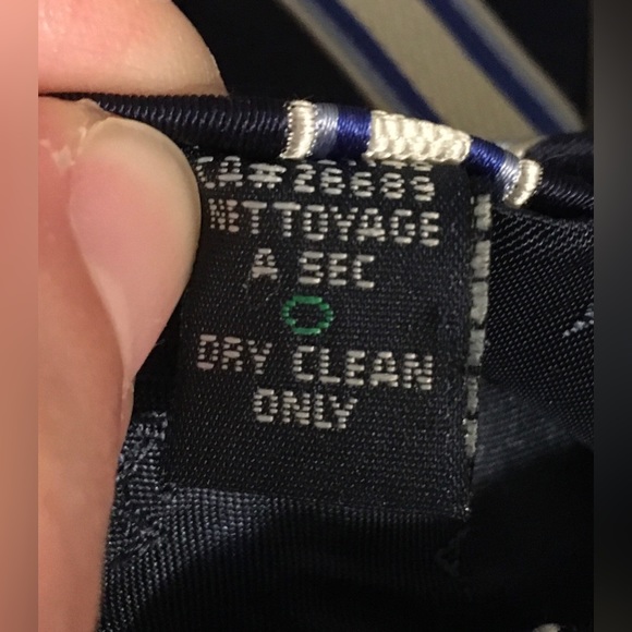 Nautica - 100% Silk Navy Blue And Off White Stripe Patterned Tie - Picture 6 of 7